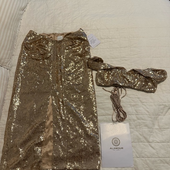 Gold Sequin Two-Piece Set - Picture 6 of 11